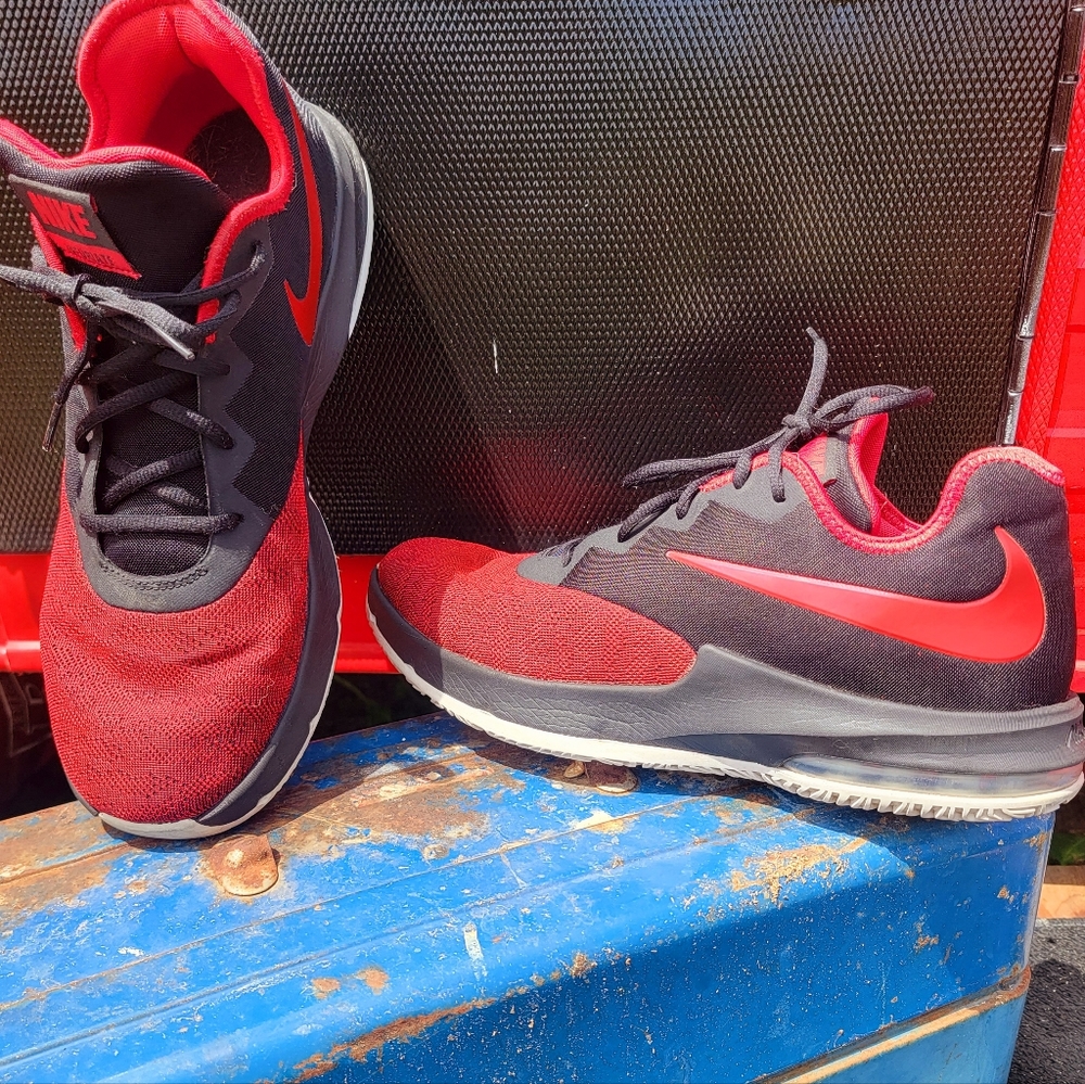 NIKE Airmax Infiltrate Men's size 11